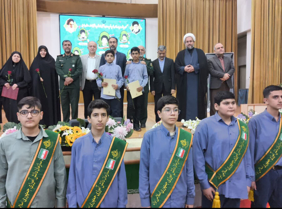 گرامیداشت یاد و خاطره شهید فهمیده و ۳۶ هزار دانش‌آموز شهید با حضور مدیرکل بهزیستی البرز
