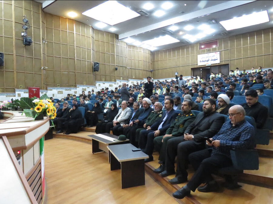 گرامیداشت یاد و خاطره شهید فهمیده و ۳۶ هزار دانش‌آموز شهید با حضور مدیرکل بهزیستی البرز