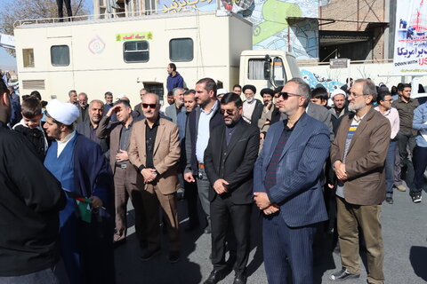 حضور گسترده مدیر کل و کارکنان در راهپیمایی باشکوه ۱۳ آبان