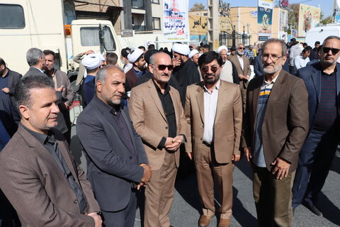 حضور گسترده مدیر کل و کارکنان در راهپیمایی باشکوه ۱۳ آبان