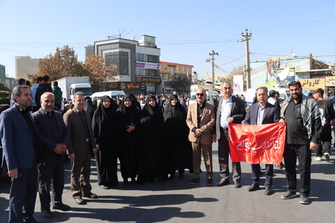 حضور گسترده مدیر کل و کارکنان در راهپیمایی باشکوه ۱۳ آبان