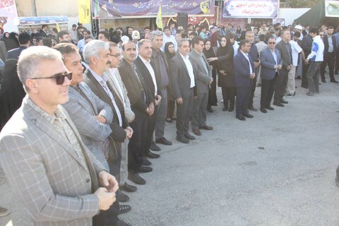 گزارش  تصویری| حضور مدیر کل و کارکنان اداره کل بهزیستی ایلام و شهرستان در راهپیمایی ۱۳ ابان