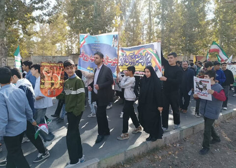 نظرآباد | حضور فعال نيروهاى اورژانس اجتماعىبهزيستى نظرآباد در راهپیمایی يوم اللّٰه سيزدهم آبان