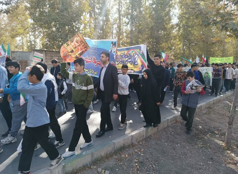 نظرآباد | حضور فعال نيروهاى اورژانس اجتماعىبهزيستى نظرآباد در راهپیمایی يوم اللّٰه سيزدهم آبان