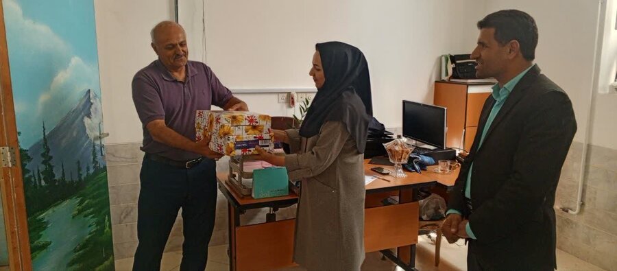 تجلیل از کارشناس کاردرمانگر مرکز جامع تلاش زارچ