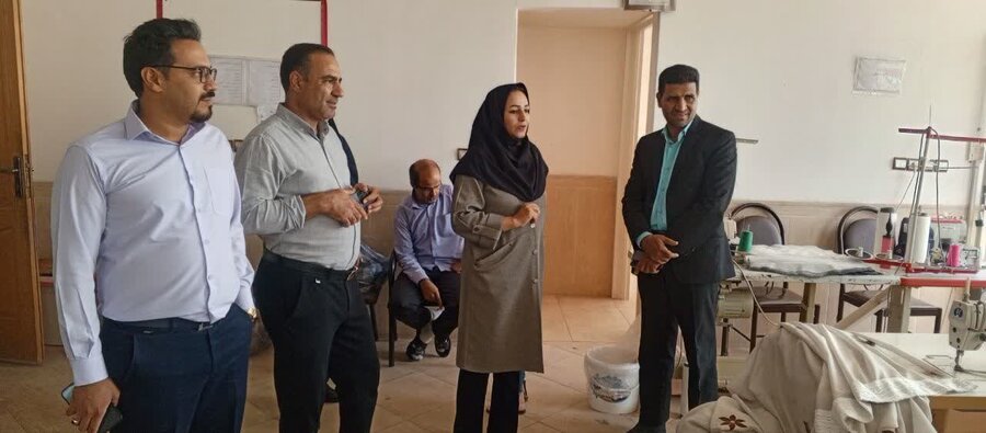 تجلیل از کارشناس کاردرمانگر مرکز جامع تلاش زارچ