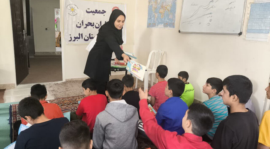 آموزش مفاهیم پدافند غیرعامل به ۵۰۰ دانش‌آموز البرزی توسط جمعیت همیاران "نجوای همدلانه"