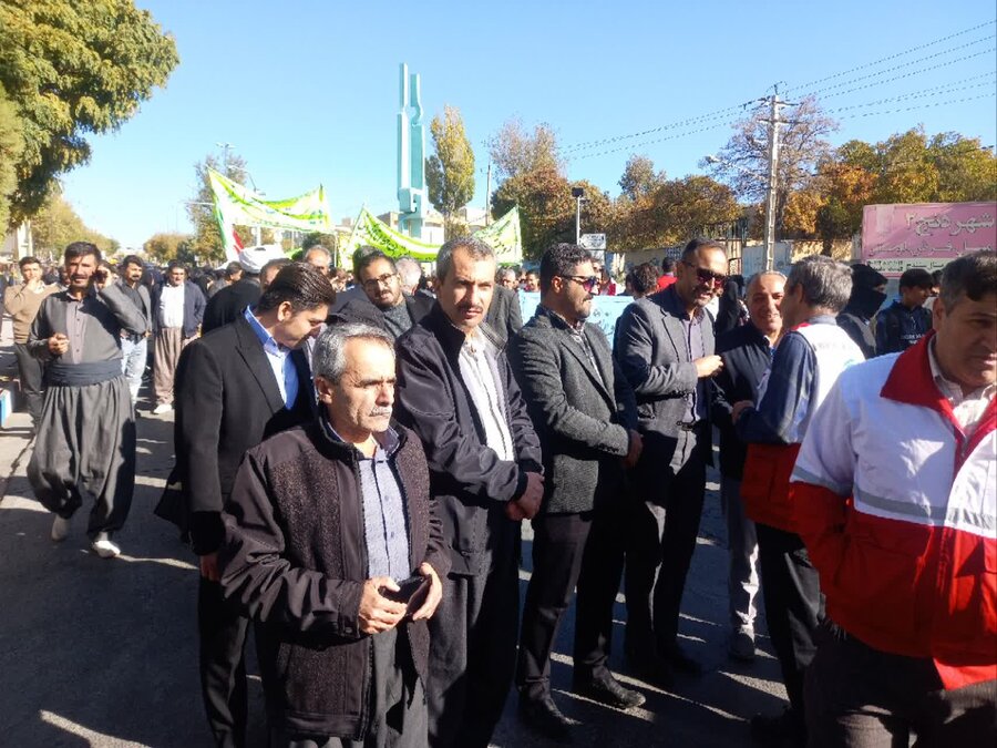 حضور گسترده مدیرکل و کارکنان بهزیستی کردستان در راهپیمایی یوم‌الله ۱۳ آبان