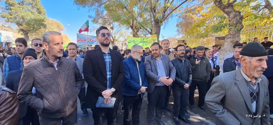 حضور گسترده مدیرکل و کارکنان بهزیستی کردستان در راهپیمایی یوم‌الله ۱۳ آبان