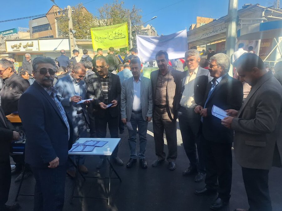 حضور گسترده مدیرکل و کارکنان بهزیستی کردستان در راهپیمایی یوم‌الله ۱۳ آبان