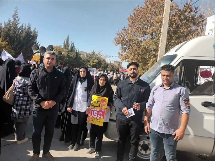حضور کارکنان اورژانس اجتماعی و بهزیستی شهرستان رزن در راهپیمایی یوم‌الله ۱۳ آبان