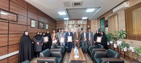 تجلیل از هشت نفر از بازنشستگان بهزیستی فارس در مراسمی صمیمی با حضور مدیرکل