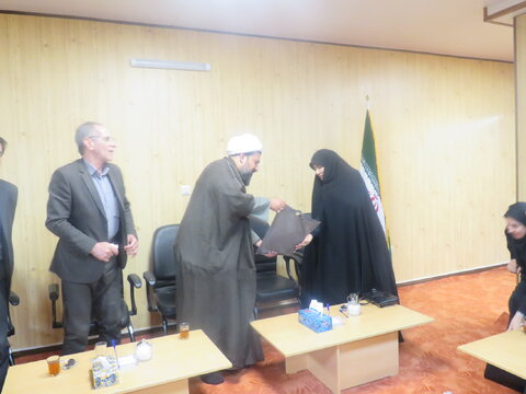 گزارش تصویری| دیدار مدیرکل بهزیستی البرز با امام جمعه شهرستان چهارباغ