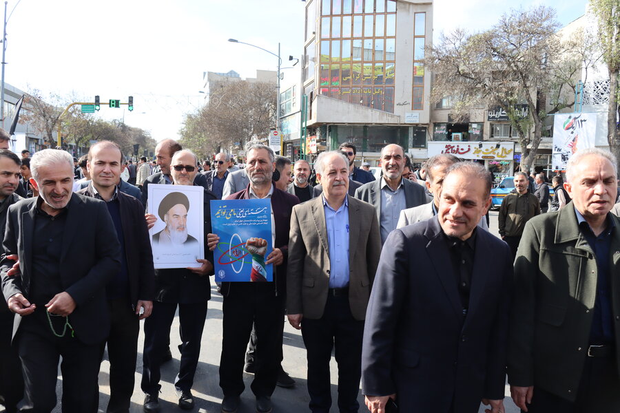 حضور کارکنان بهزیستی استان در مراسم راهپیمایی روز ملی مبارزه با استکبار جهانی
