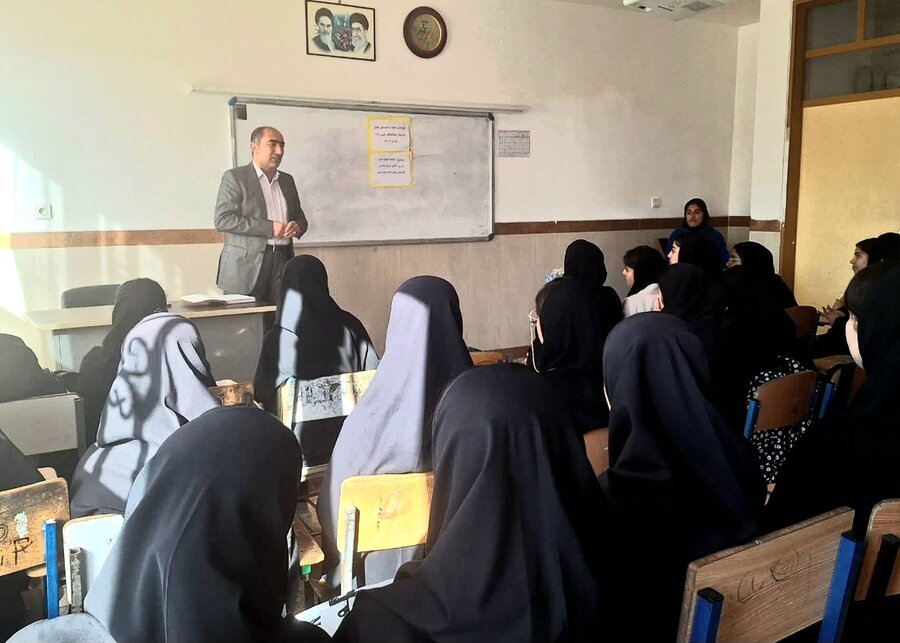 برگزاری کارگاه آموزشی به مناسبت هفته پدافند غیرعامل در مهاباد