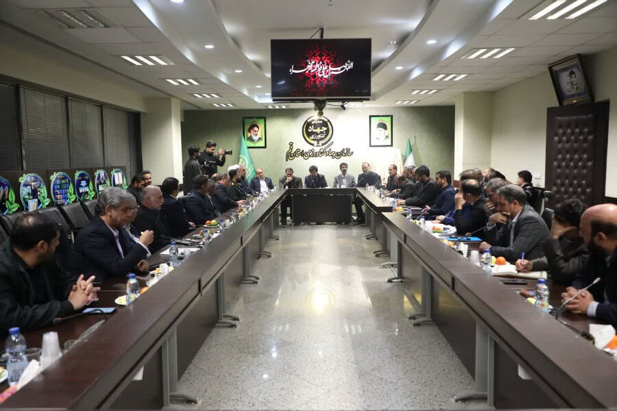 میثاقنامه مدیران قم برای تولید ۲۵۰۰ مگاوات برق امضا شد