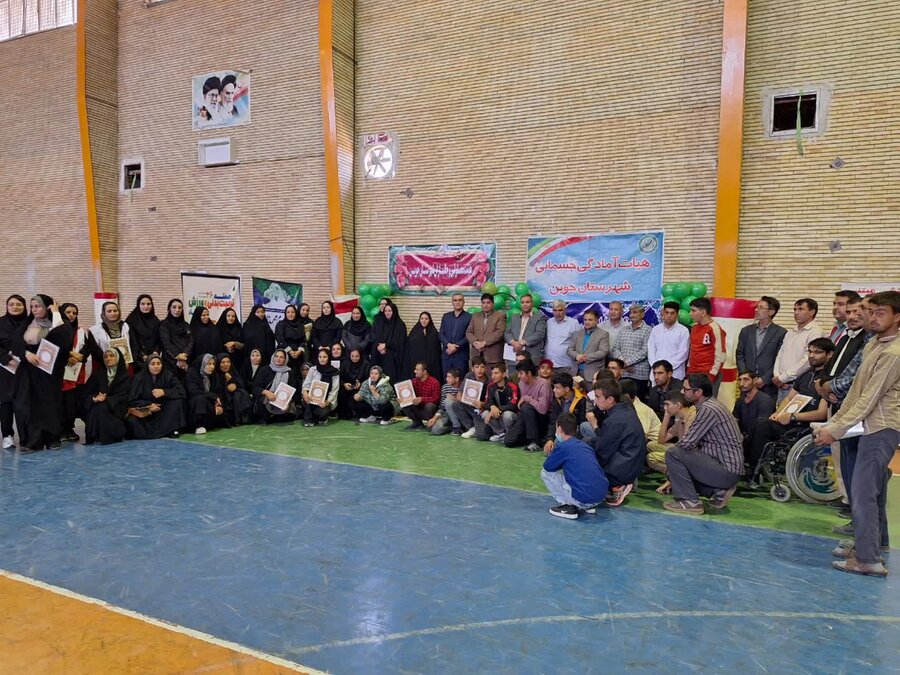 رقابت توانخواهان و جانبازان جوین در میدان ورزش و همدلی