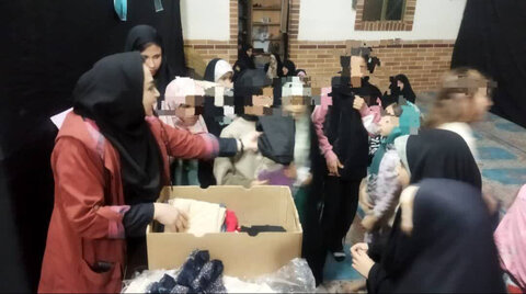 کرج | کارگاه قصه‌خوانی و مهارت‌های زندگی در منطقه کم‌برخوردار سهرابیه برگزار شد