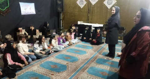 کرج | کارگاه قصه‌خوانی و مهارت‌های زندگی در منطقه کم‌برخوردار سهرابیه برگزار شد