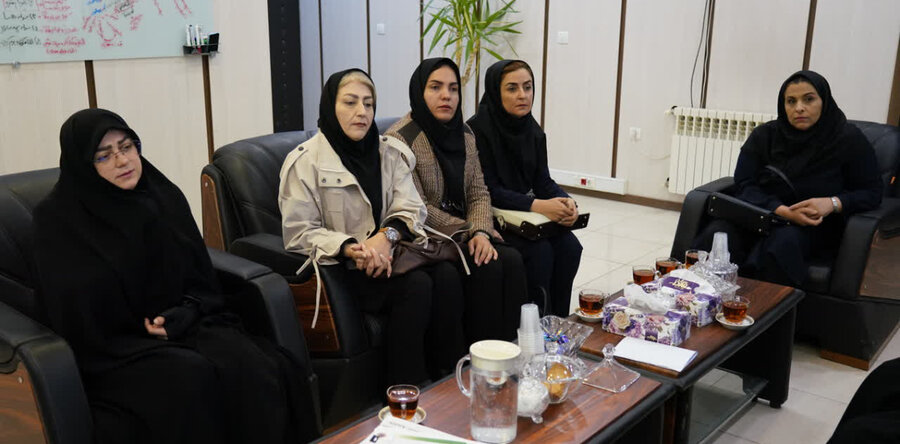 ساوجبلاغ | برگزاری نشست تخصصی فی مابین بهزیستی و شرکت عمران در خصوص افتتاح پایگاه اورژانس اجتماعی در شهر مهستان