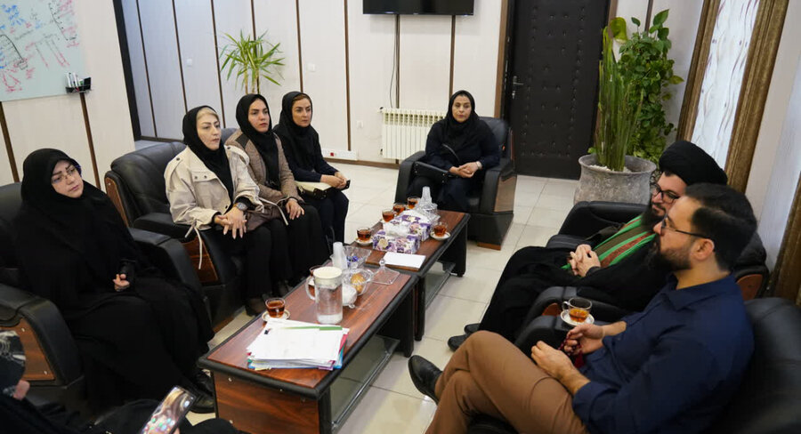 ساوجبلاغ | برگزاری نشست تخصصی فی مابین بهزیستی و شرکت عمران در خصوص افتتاح پایگاه اورژانس اجتماعی در شهر مهستان