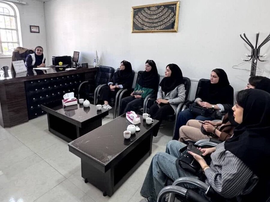 حضور دانشجویان در مرکز اورژانس اجتماعی اشنویه با هدف آشنایی با خدمات مداخله در بحران