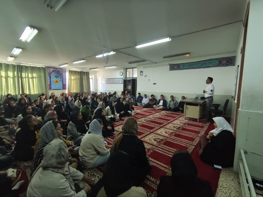 کارگاه آموزشی پیشگیری از آسیبهای فضای مجازی در مریوان برگزار شد