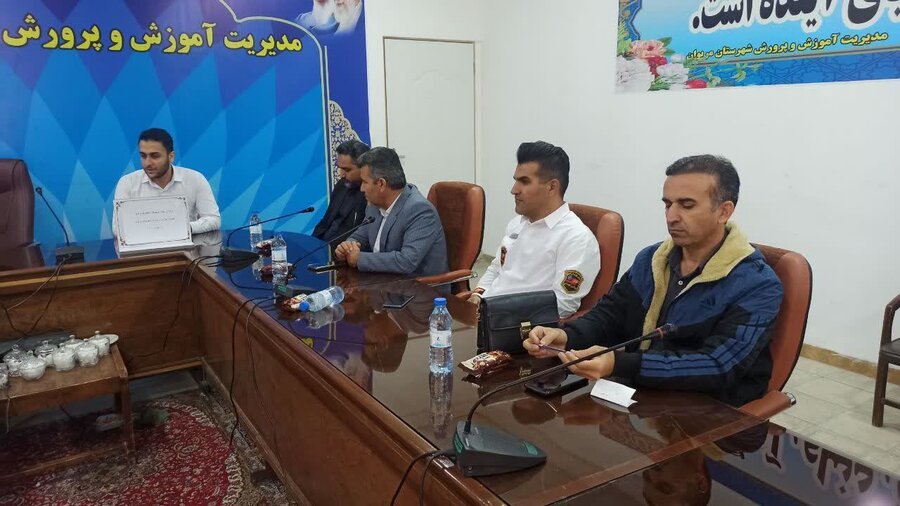 نخستین جلسه طرح نماد در آموزش و پرورش مریوان برگزار شد