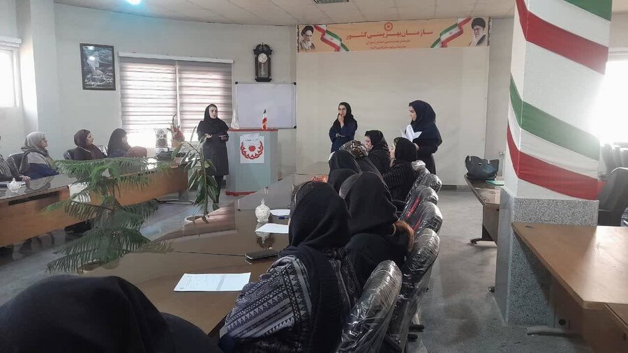 فیروزکوه | برگزاری دوره آموزشی غربالگری سلامت جسمی برای بانوان سرپرست خانوار 