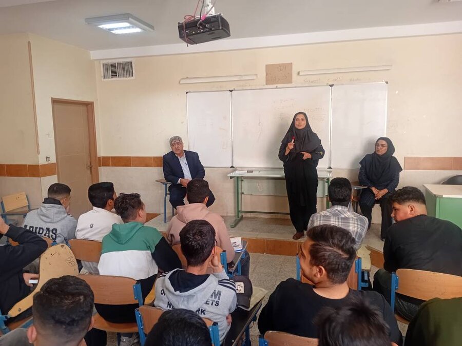 شمیرانات | برگزاری کارگاه آموزشی معرفی خدمات بهزیستی بویژه اورژانس اجتماعی و مشاوره                                                                  