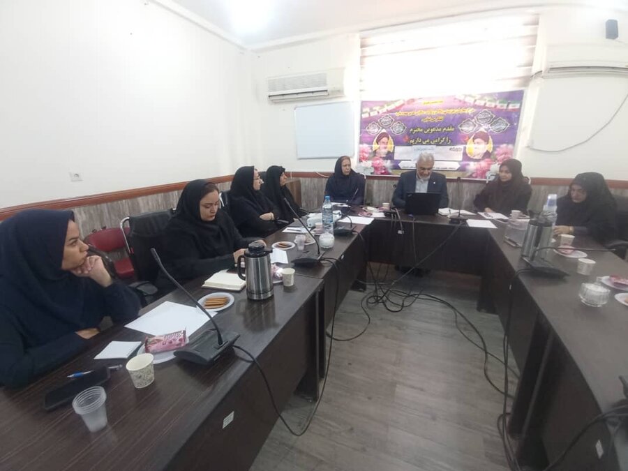 نشست راهبردی بررسی چالش‌های حمایت از کودکان کار در دشتستان