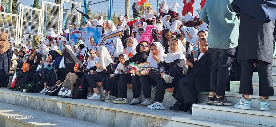 شهر قدس | ۵ هزار دانش‌آموز در ورزشگاه شهدا علیه استکبار جهانی فریاد زدند/ تقدیر از دانش‌آموزان نخبه 