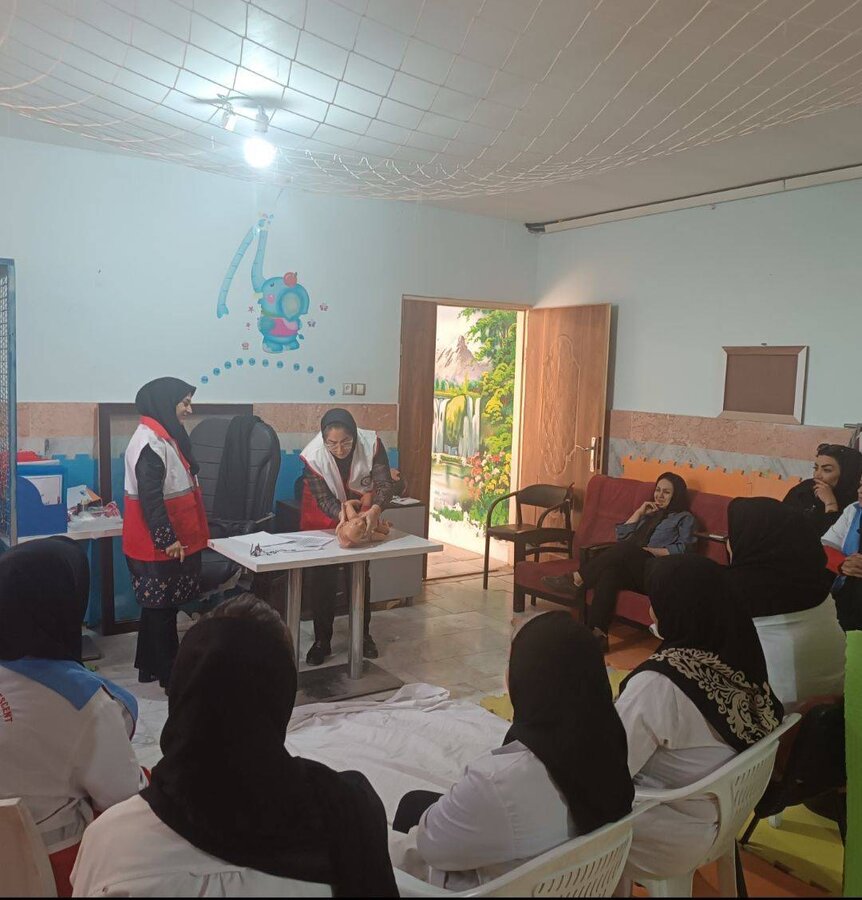 پاکدشت | برگزاری دوره جامع آموزشی هلال احمر برای پرسنل مرکز فاطیما 