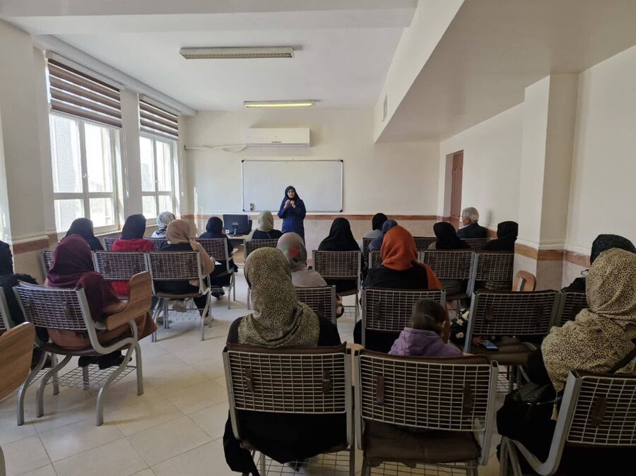 شهریار | برگزاری دومین جلسه آموزشی مهر و گفتگو در فرهنگسرای شهر وحیدیه؛ ارتقاء آگاهی درباره سلامت سالمندان