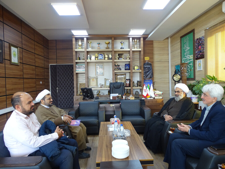 تاکید مدیرکل بهزیستی فارس بر محله‌محوری و بازیابی فرصت‌های اجتماعی در دیدار با رئیس مرکز خدمات حوزه علمیه استان فارس