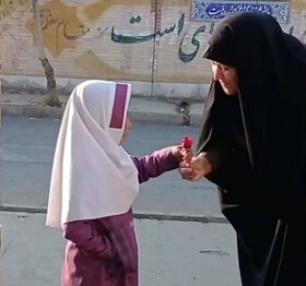 همدلی و همکاری نهادها، چراغ تحصیل را دوباره در خانۀ یک دانش‌آموز روشن کرد