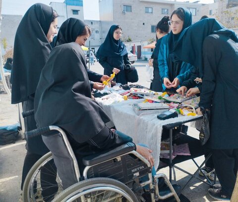 آمل | نمایشگاه صنایع دستی ویژه افراد دارای معلولیت در آمل برگزار شد