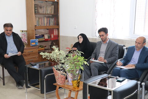 نشست هم اندیشی کارکنان بهزیستی شهرستان اردل با مدیرکل بهزیستی استان