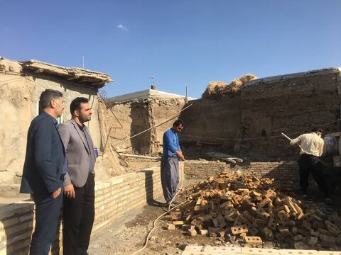 بازدید رئیس اداره بهزیستی از منزل مددجوی خیرین‌ساز شهرستان اهر