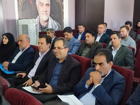 نشست مدیران دستگاه های زیرمجموعه وزارت رفاه در خصوص سامان دهی تسهیلات اشتغال شرق استان