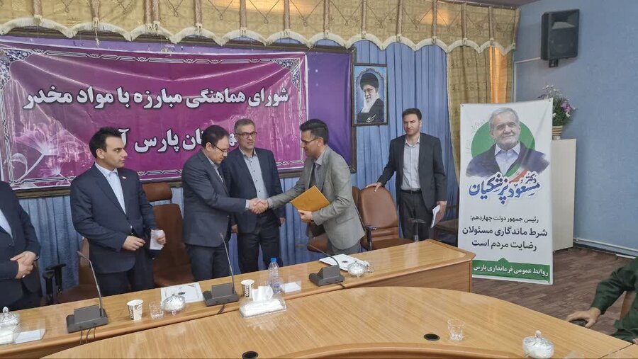 پارس آباد| تجلیل از مدیر داخلی مرکز اجتماع درمان مدار اولتان بعنوان مدیر نمونه توسط فرماندار در معیت رئیس اداره بهزیستی
