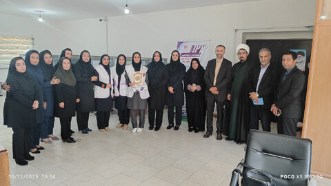 تجلیل سرپرست بهزیستی استان بوشهر از بانوی نابینای افتخارآفرین در پارادو میدانی(ماده دو 200متر)