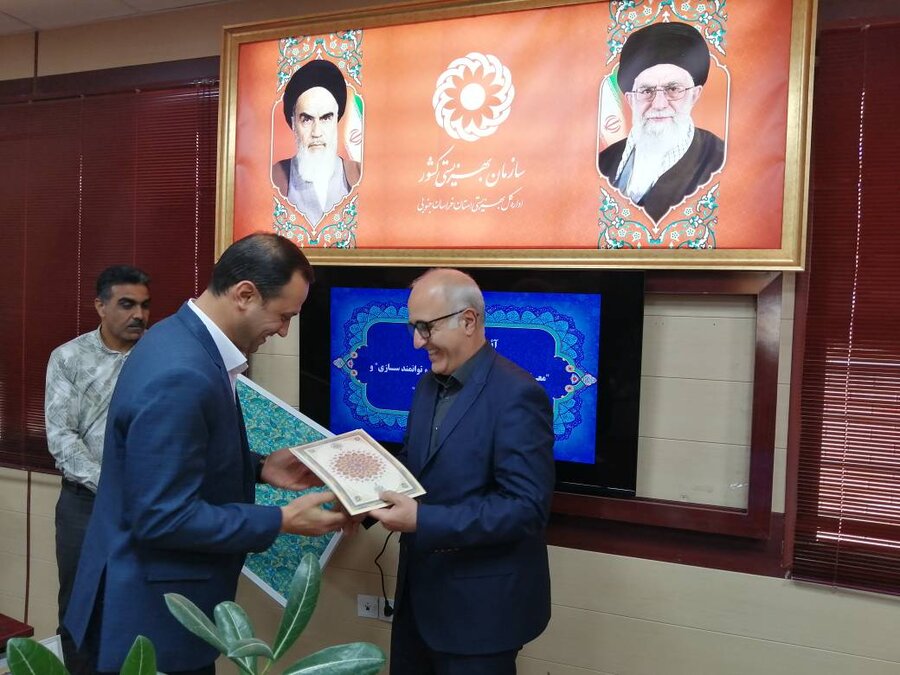 خراسان جنوبی-برگزاری مراسم تکریم و معارفه معاون توسعه کارآفرینی، اشتغال و توانمندسازی و مسئول روابط عمومی بهزیستی استان