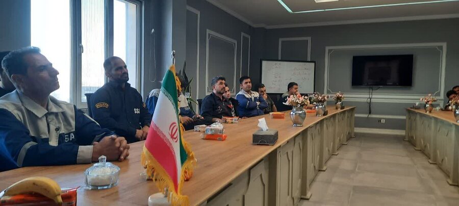 کارگاه پیشگیری از آسیبهای اجتماعی ویژه کارکنان قروه برگزار شد