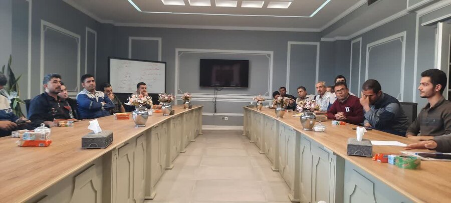 کارگاه پیشگیری از آسیبهای اجتماعی ویژه کارکنان قروه برگزار شد