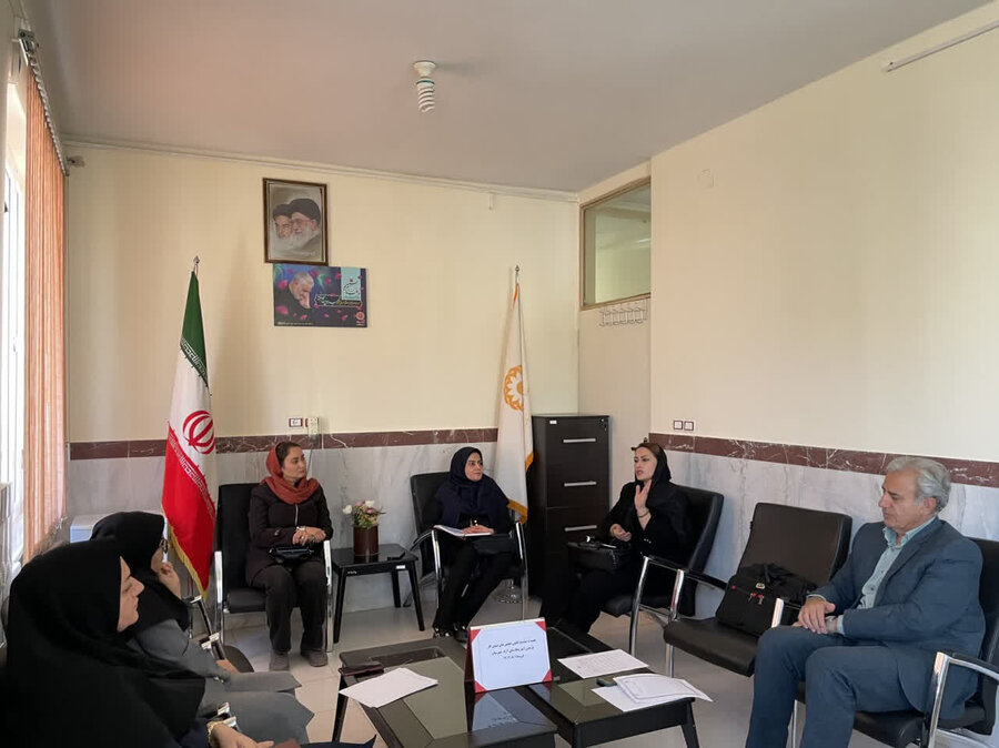 نشست مشترک بهزیستی و کانون آموزشگاههای آزاد فنی و حرفهای قروه برگزار شد