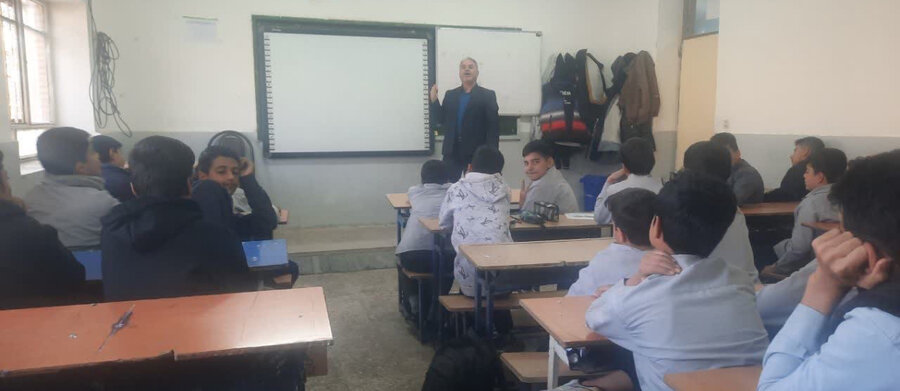 اشتهارد | کلاس آموزش پیشگیری از خودکشی در مرحله بلوغ و نوجوانی برگزار شد
