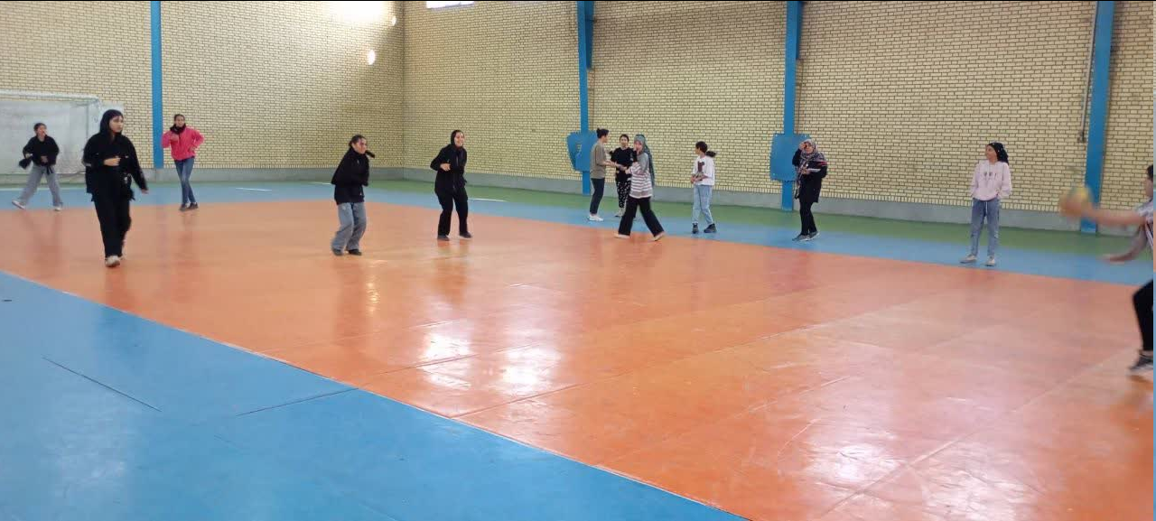 مسابقات داژبال دختران در محلات شهرک ولیعصر و حصار مطهری همدان برگزار شد