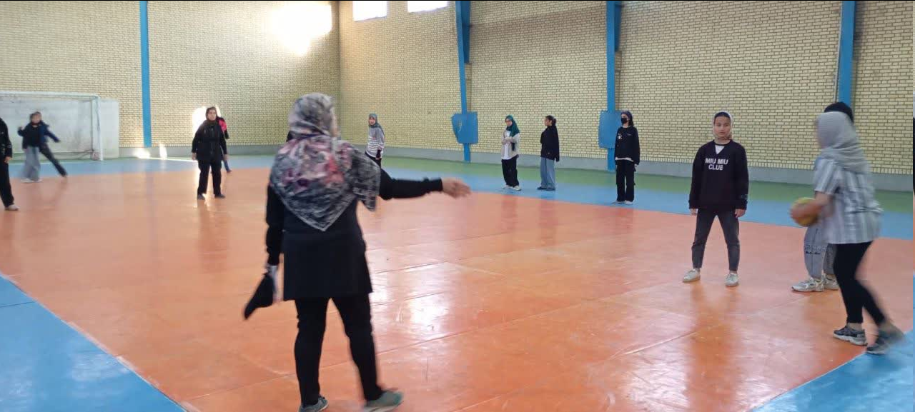 مسابقات داژبال دختران در محلات شهرک ولیعصر و حصار مطهری همدان برگزار شد