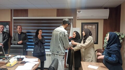 نشست صمیمانه با فرزندان هدایت‌شده به زندگی مستقل در بهزیستی همدان برگزار شد